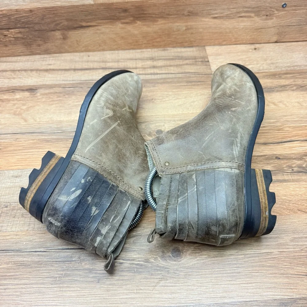 Sorel Stylish Women's size 9.5 Ankle Boots - Tan and Gray